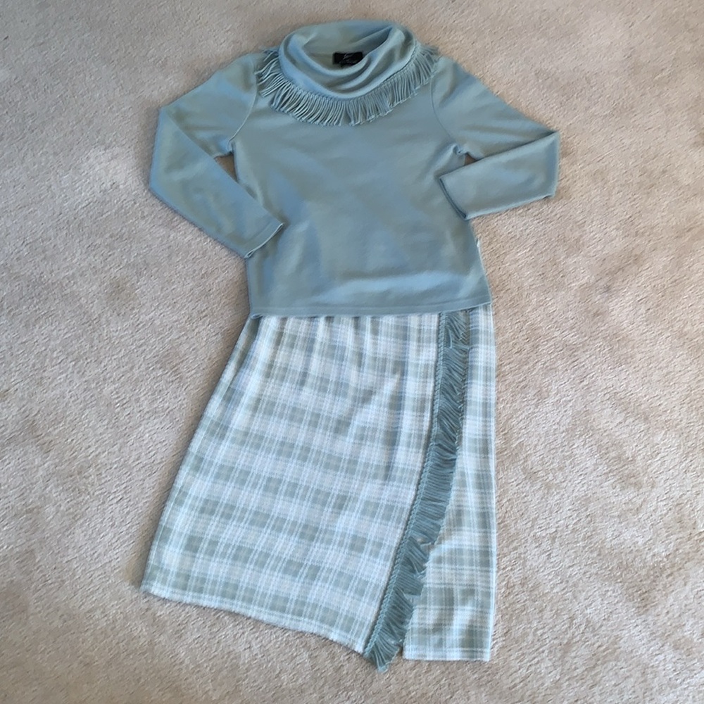 Lemmie for Nina Leonard 2 piece set: sweater and skirt, Size Small